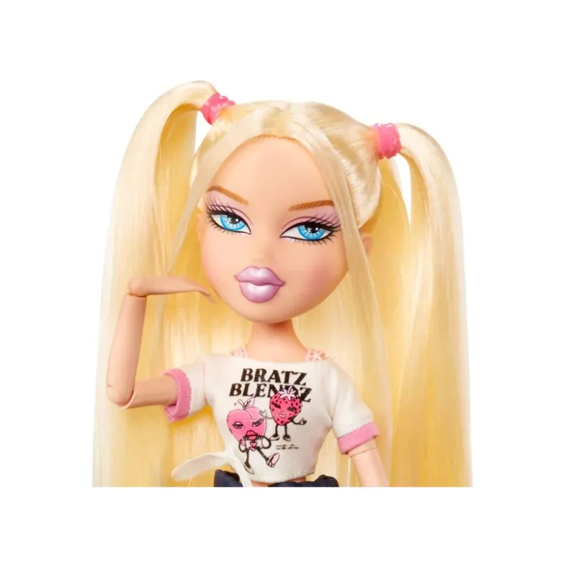 Bratz Stylin' Cloe Fashion Doll with Customizable T-Shirt for You and Accessories