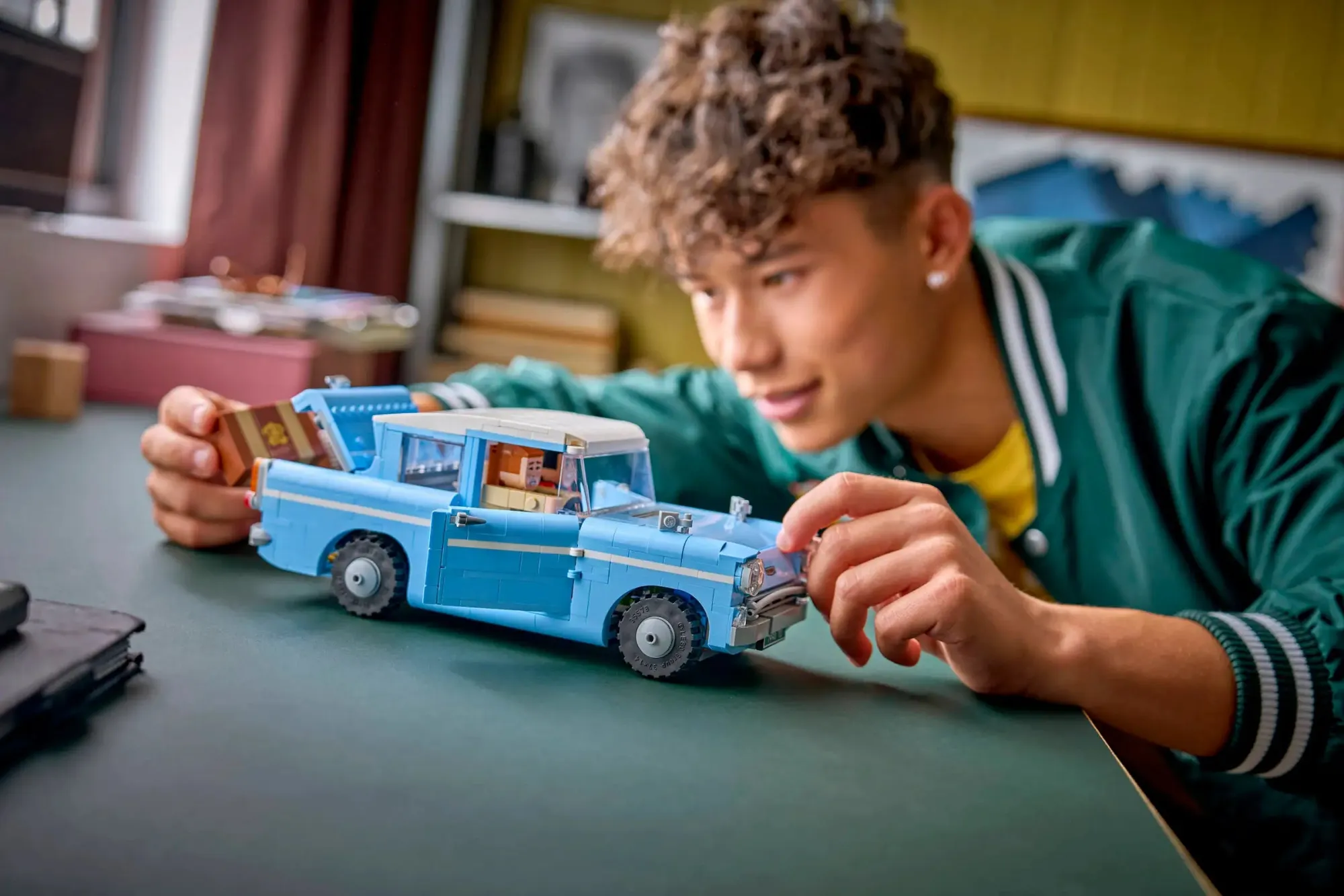 LEGO Harry Potter: Enchanted Flying Ford Anglia (76470)