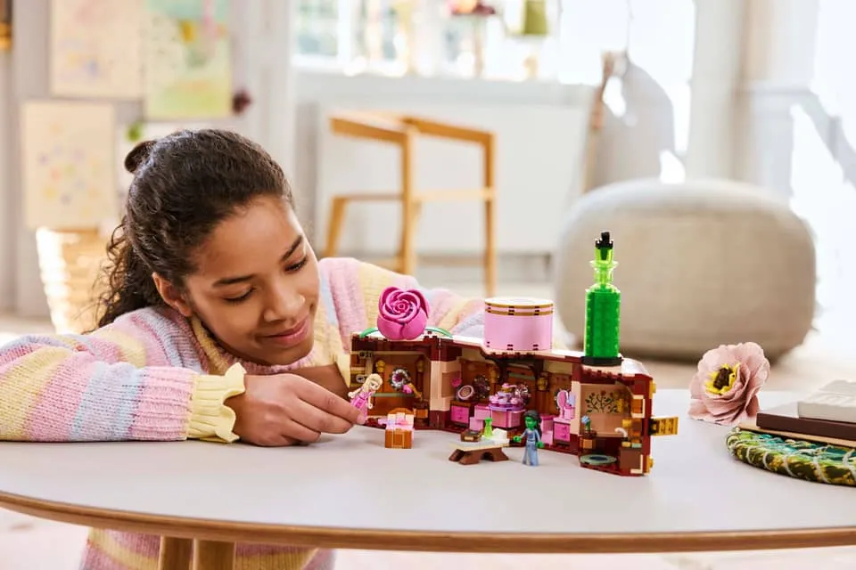 LEGO Wicked: Glinda & Elphaba's Dormitory (75683)