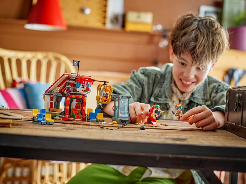 LEGO One Piece: Buggy the Clown’s Circus Tent (75637)