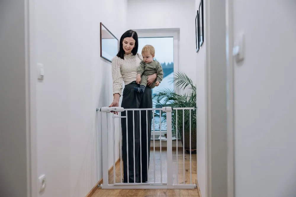 FreeOn Safetly gate Gama , Extandable up to 118cm (3 extensions inluded)