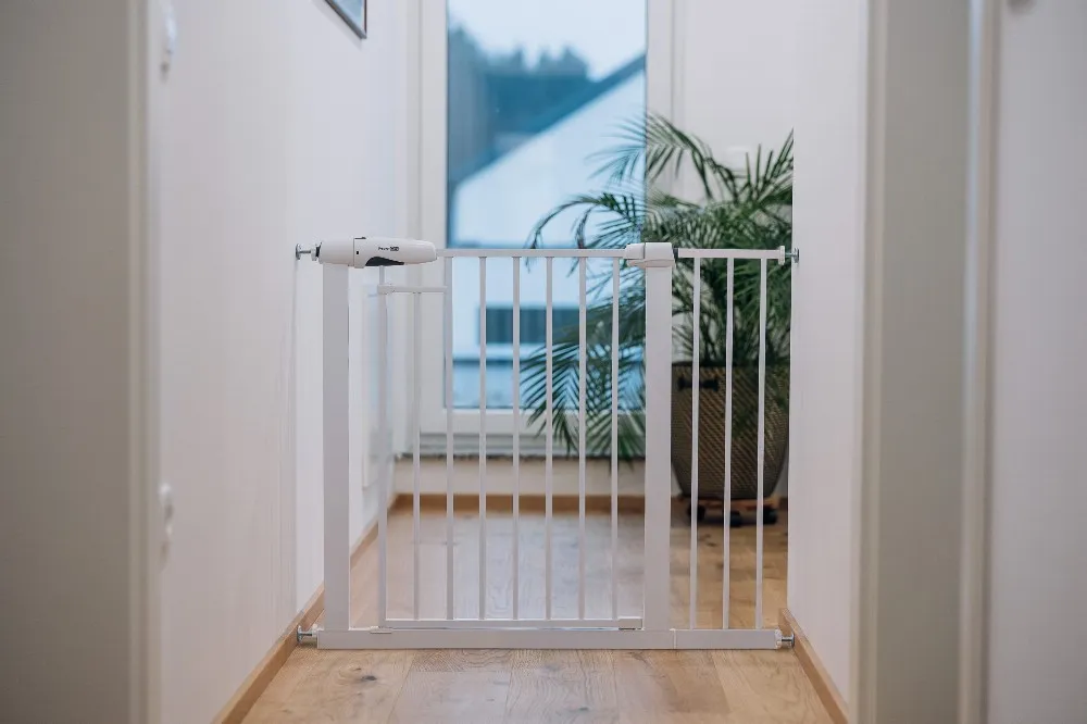 FreeOn Safetly gate Gama , Extandable up to 118cm (3 extensions inluded)