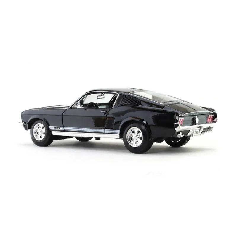 Maisto 1967 Ford Mustang GTA Fastback 1:18 - Black